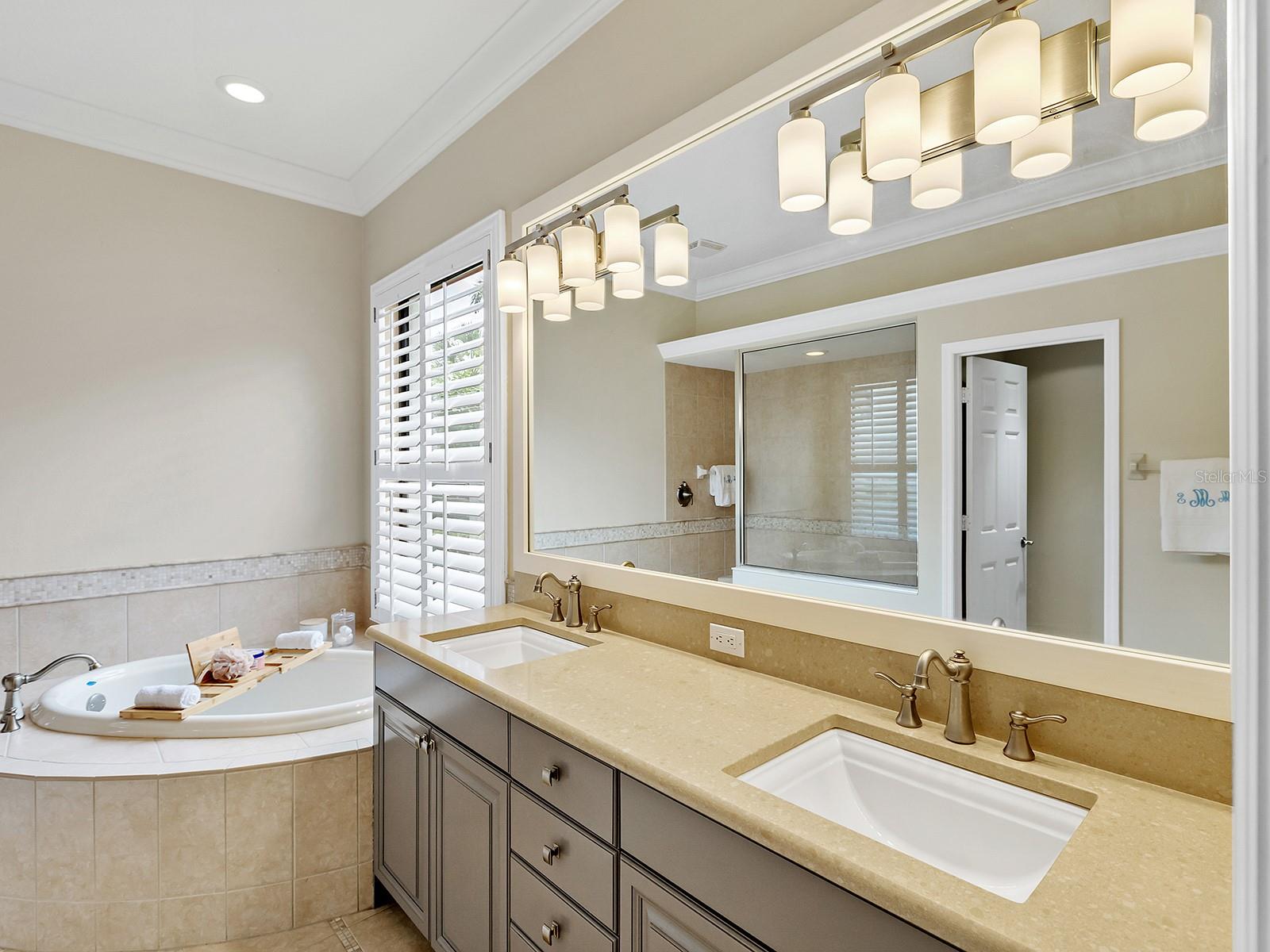 7210 Lake Forest Gln Property Photo 29