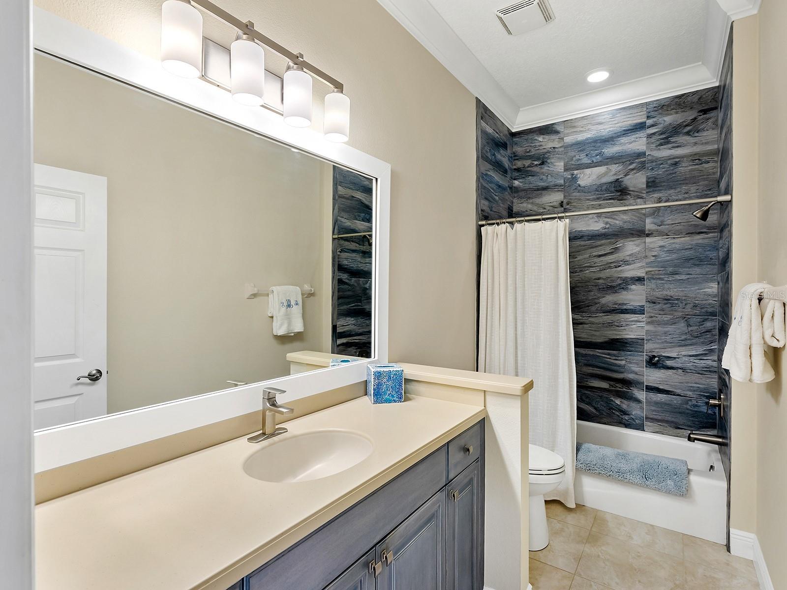 7210 Lake Forest Gln Property Photo 33