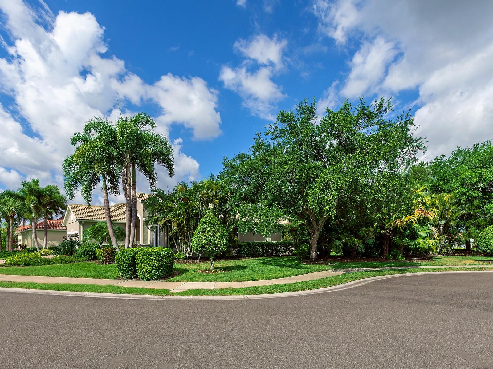 7210 Lake Forest Gln Property Photo 46