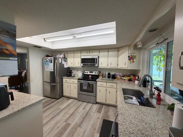 1381 Eagle St Property Photo 5