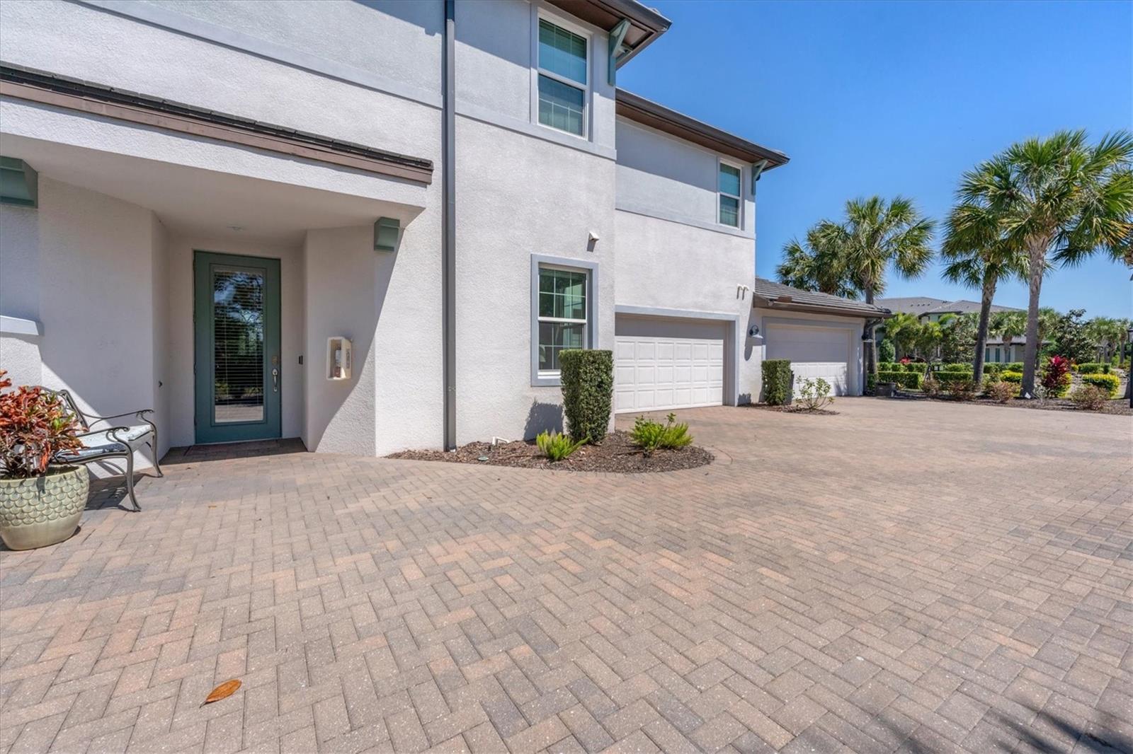 7564 Divot Loop Property Photo 3