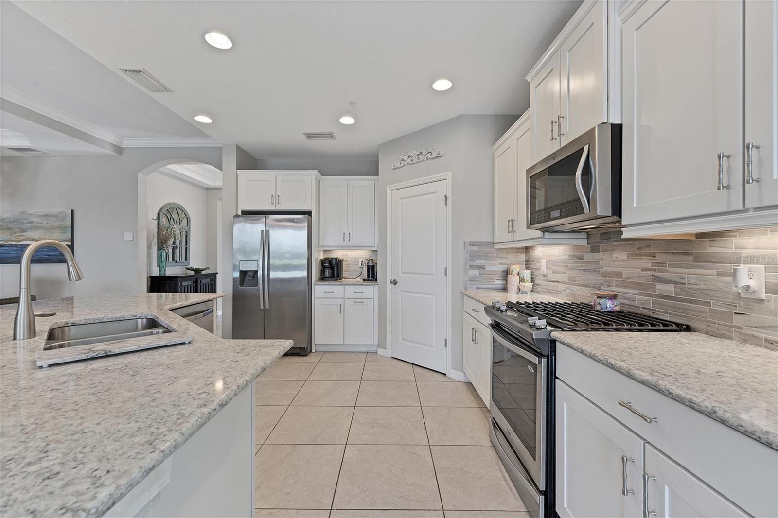 7564 Divot Loop Property Photo 11