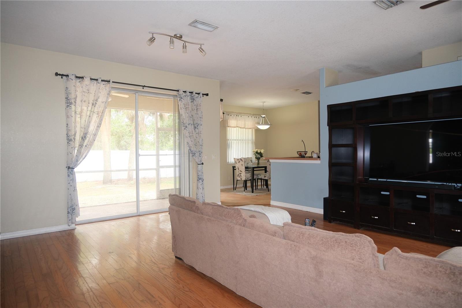 4491 Cuthbert Ave Property Photo 2