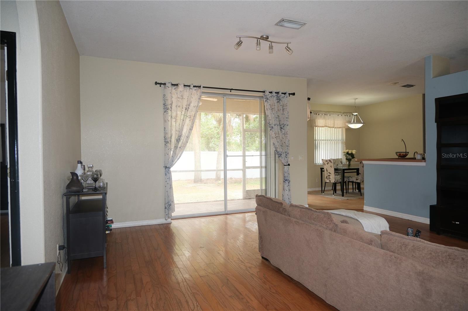 4491 Cuthbert Ave Property Photo 4