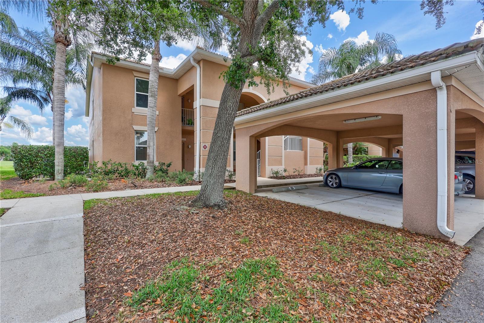 915 Fairwaycove Ln #101 Property Photo 4