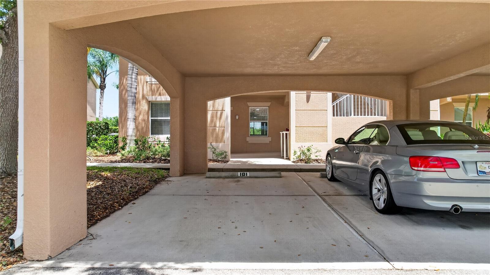915 Fairwaycove Ln #101 Property Photo 6