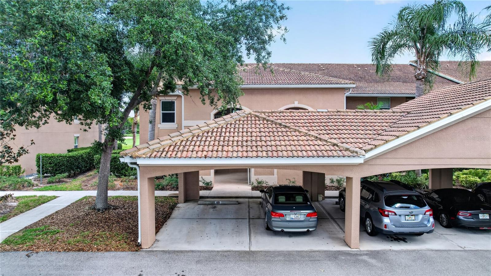 915 Fairwaycove Ln #101 Property Photo 7
