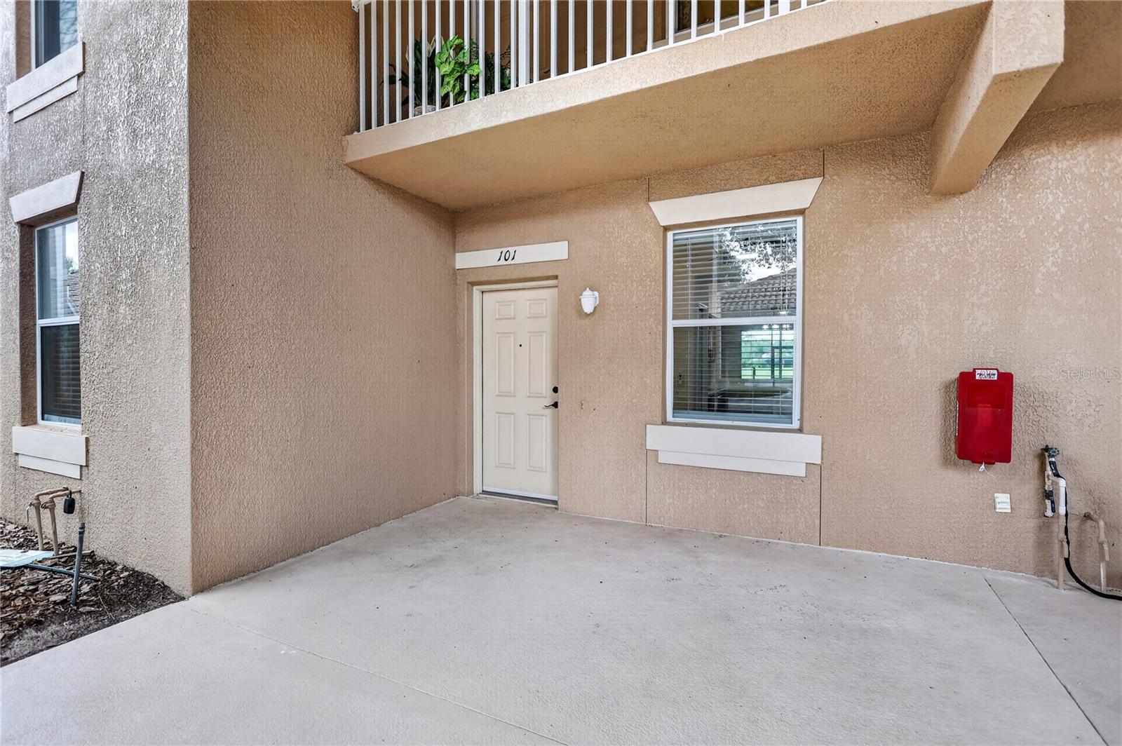 915 Fairwaycove Ln #101 Property Photo 8