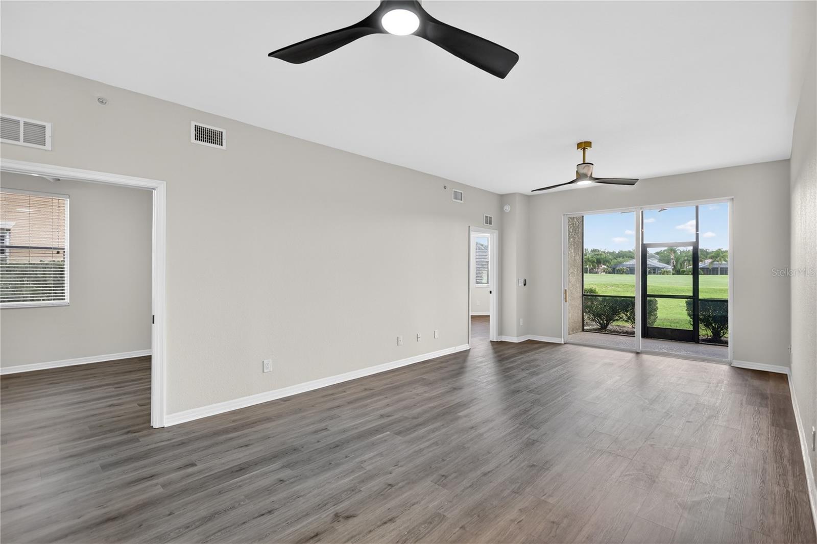 915 Fairwaycove Ln #101 Property Photo 14