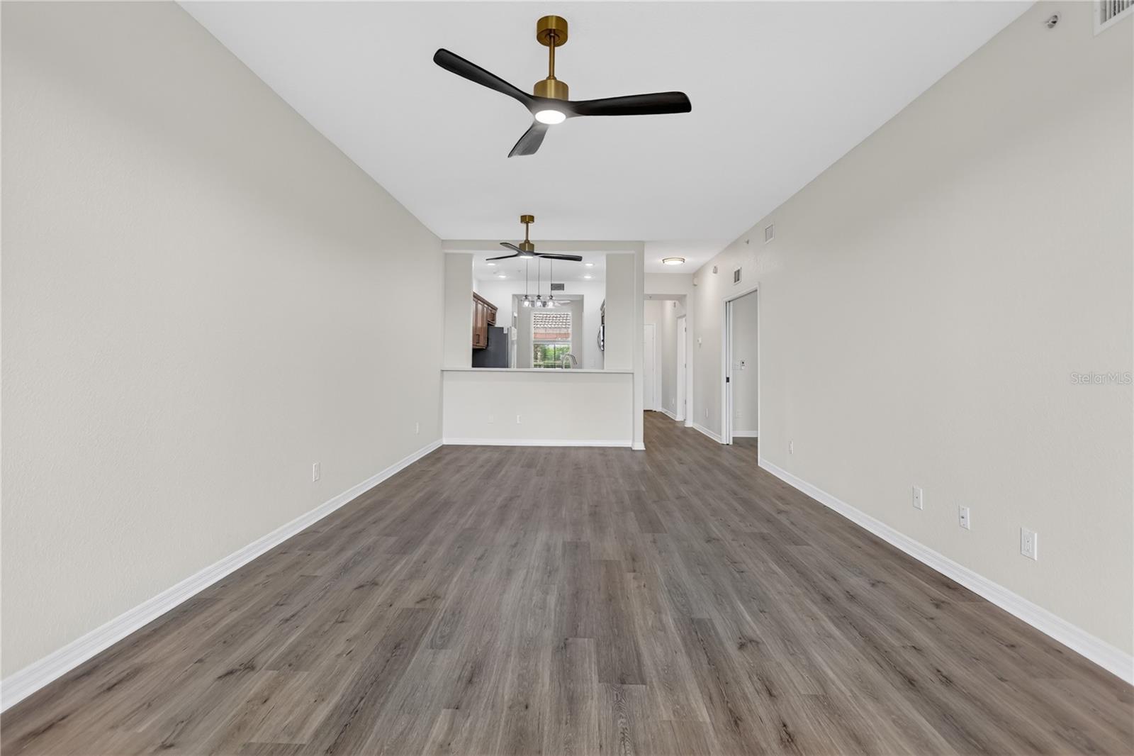 915 Fairwaycove Ln #101 Property Photo 15