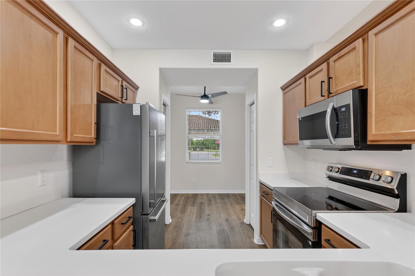 915 Fairwaycove Ln #101 Property Photo 16