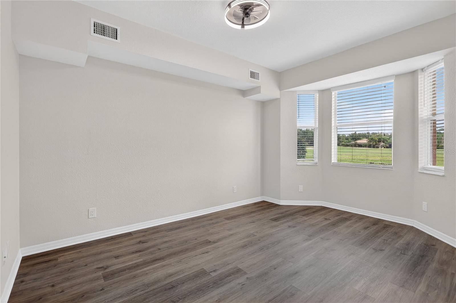 915 Fairwaycove Ln #101 Property Photo 26