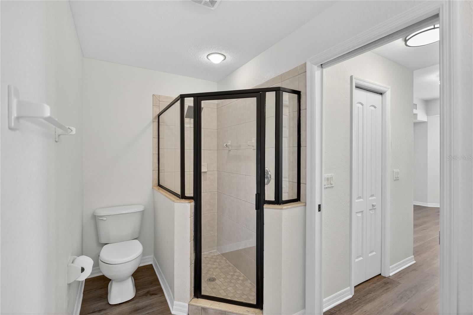 915 Fairwaycove Ln #101 Property Photo 31