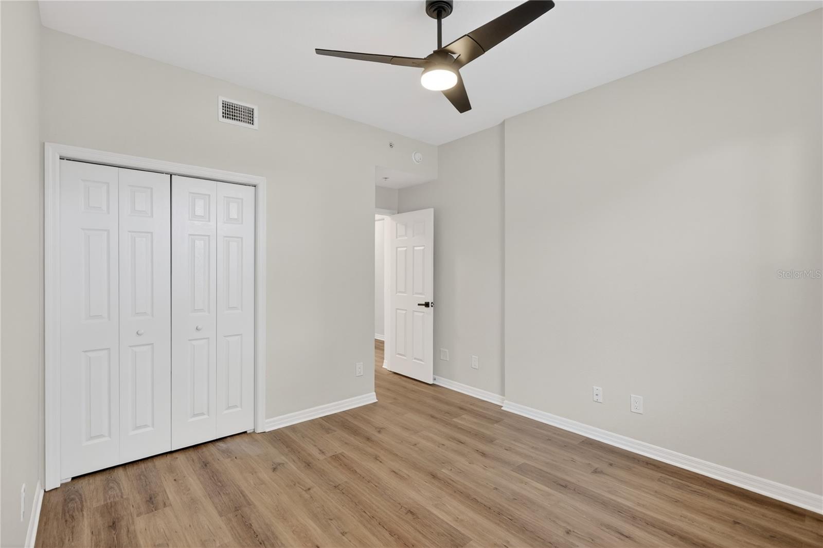 915 Fairwaycove Ln #101 Property Photo 32