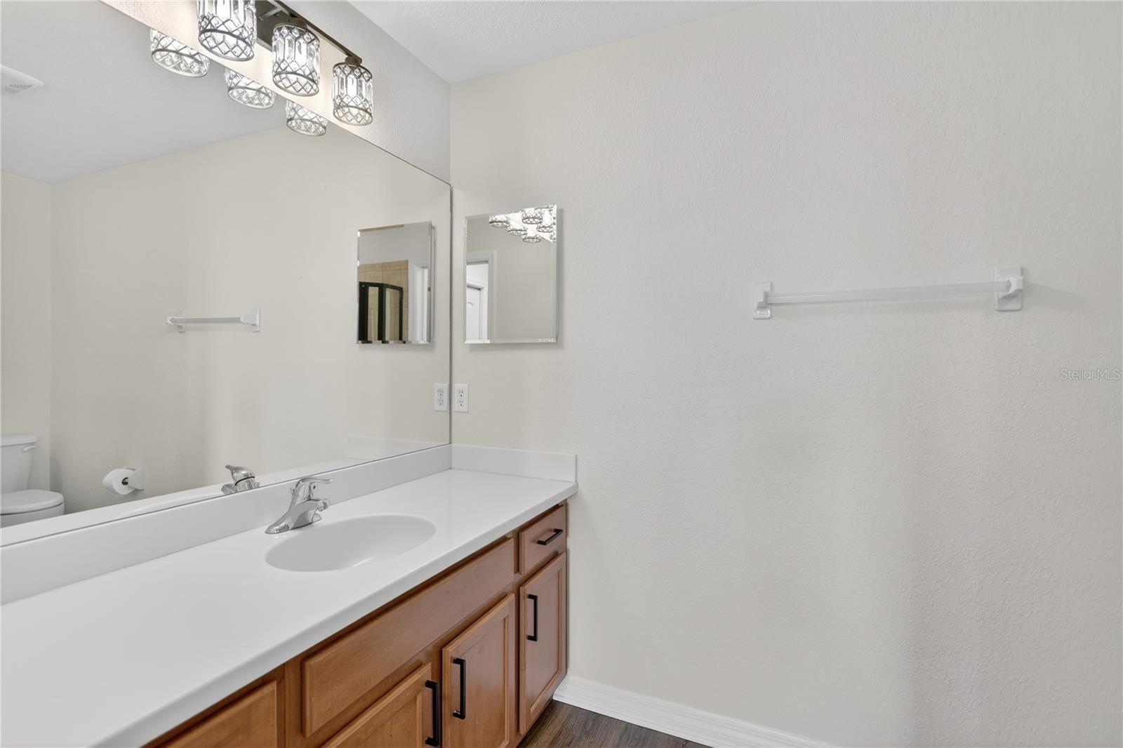 915 Fairwaycove Ln #101 Property Photo 33