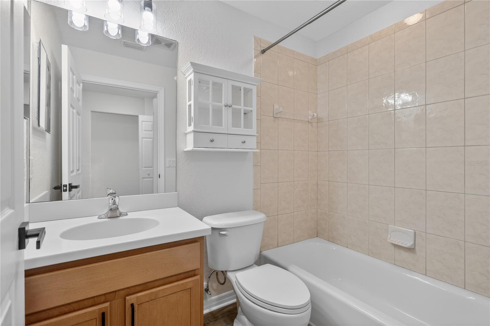 915 Fairwaycove Ln #101 Property Photo 34