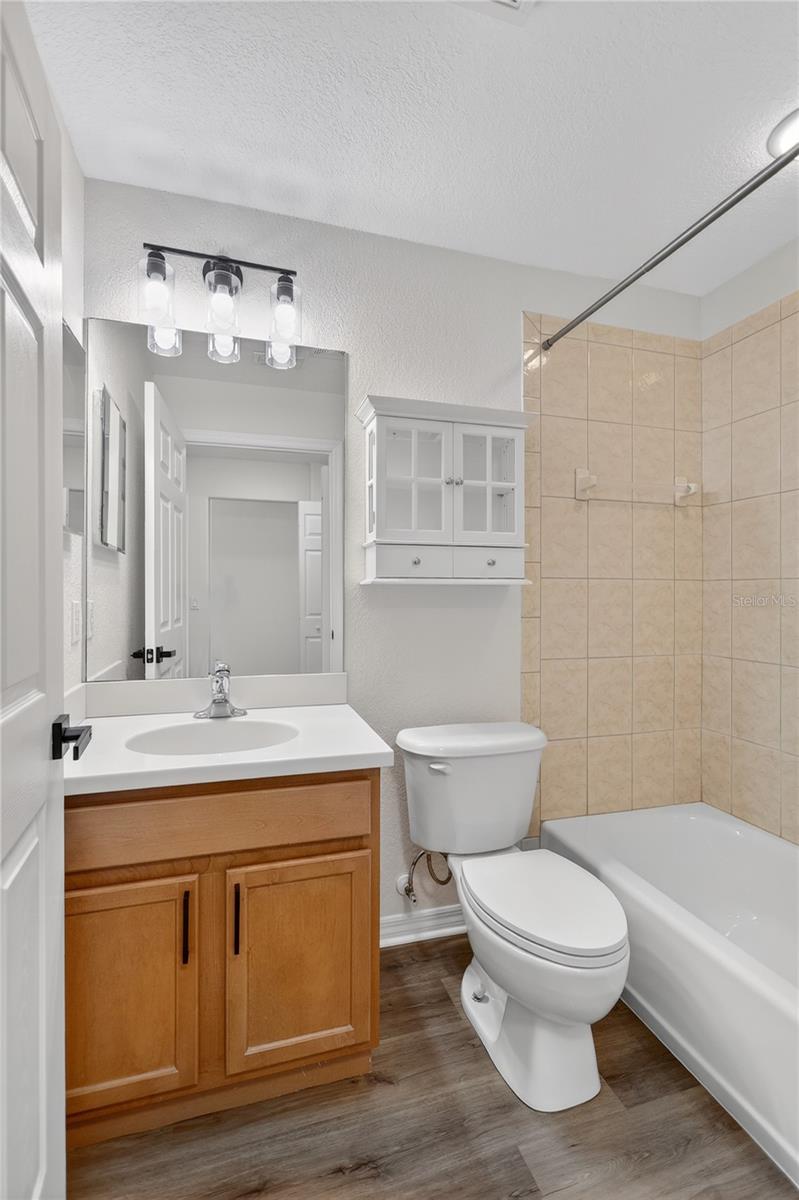 915 Fairwaycove Ln #101 Property Photo 35