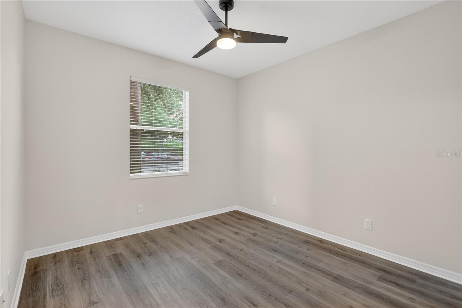 915 Fairwaycove Ln #101 Property Photo 36