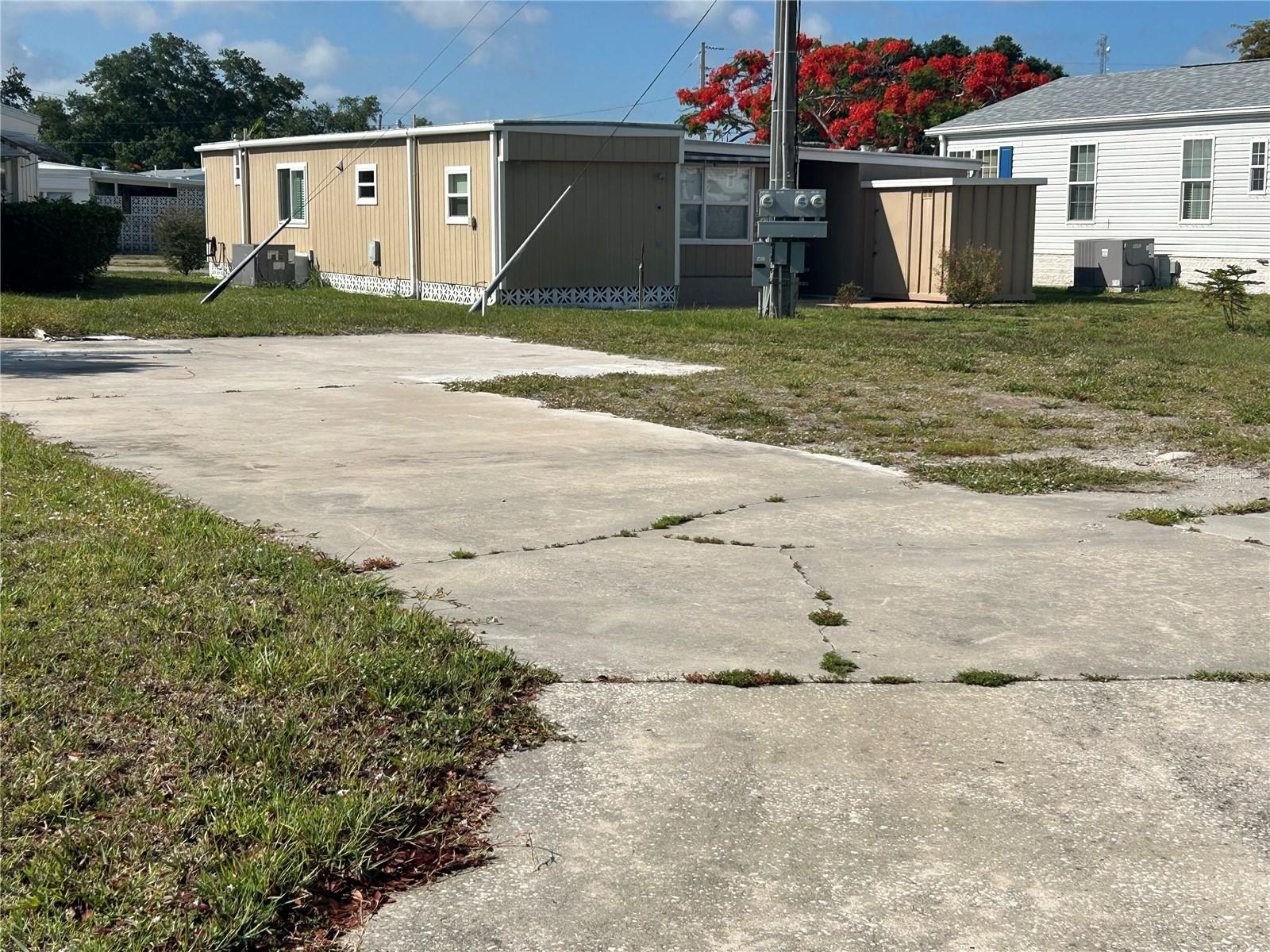 1792 Midlothian St Property Photo 4