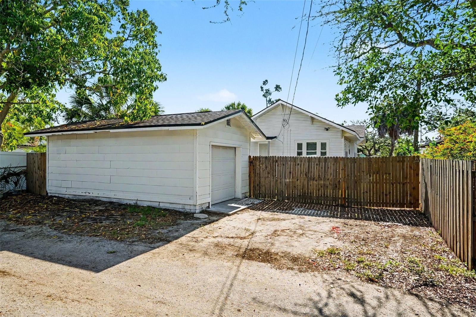 2527 Highland St S Property Photo 12
