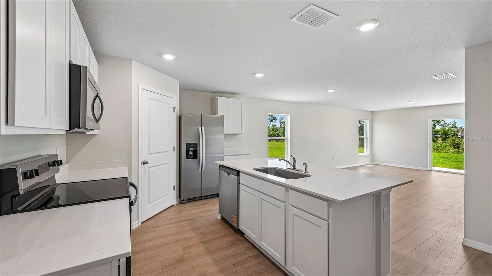 12411 Hopscotch Ave E Property Photo 3