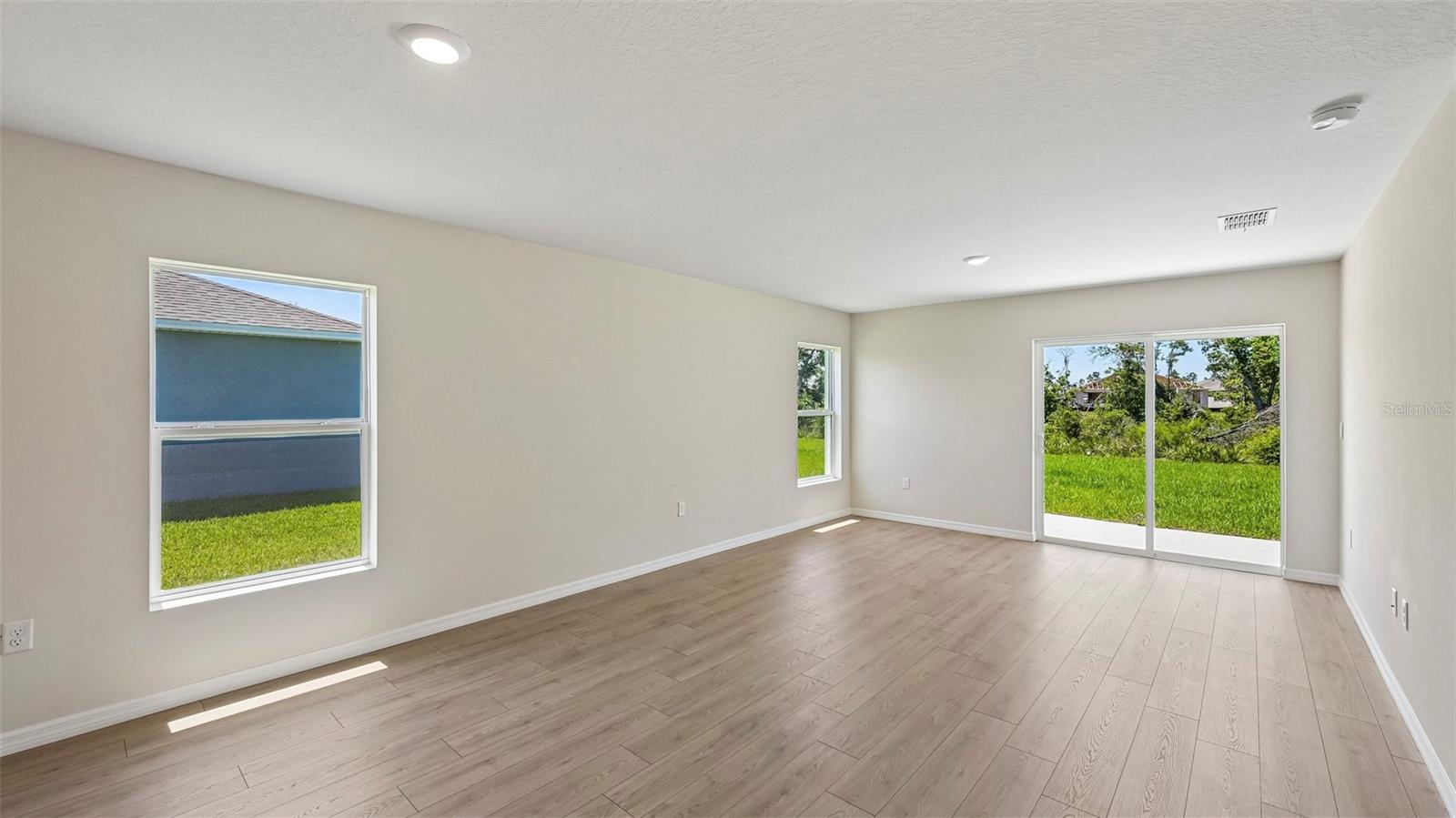 12411 Hopscotch Ave E Property Photo 8