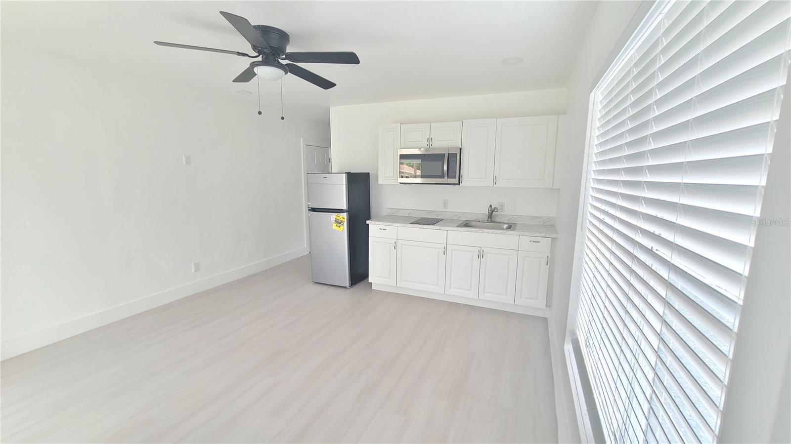 2519 W Walnut Property Photo 9