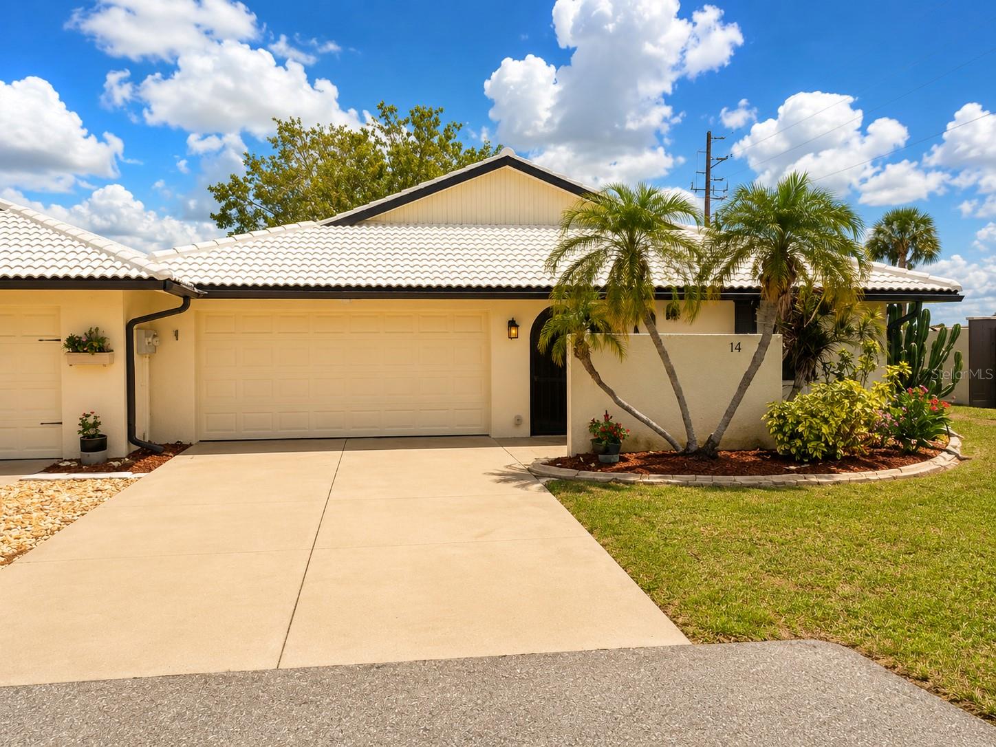 14 IDLE SANDS DR Property Photo 1