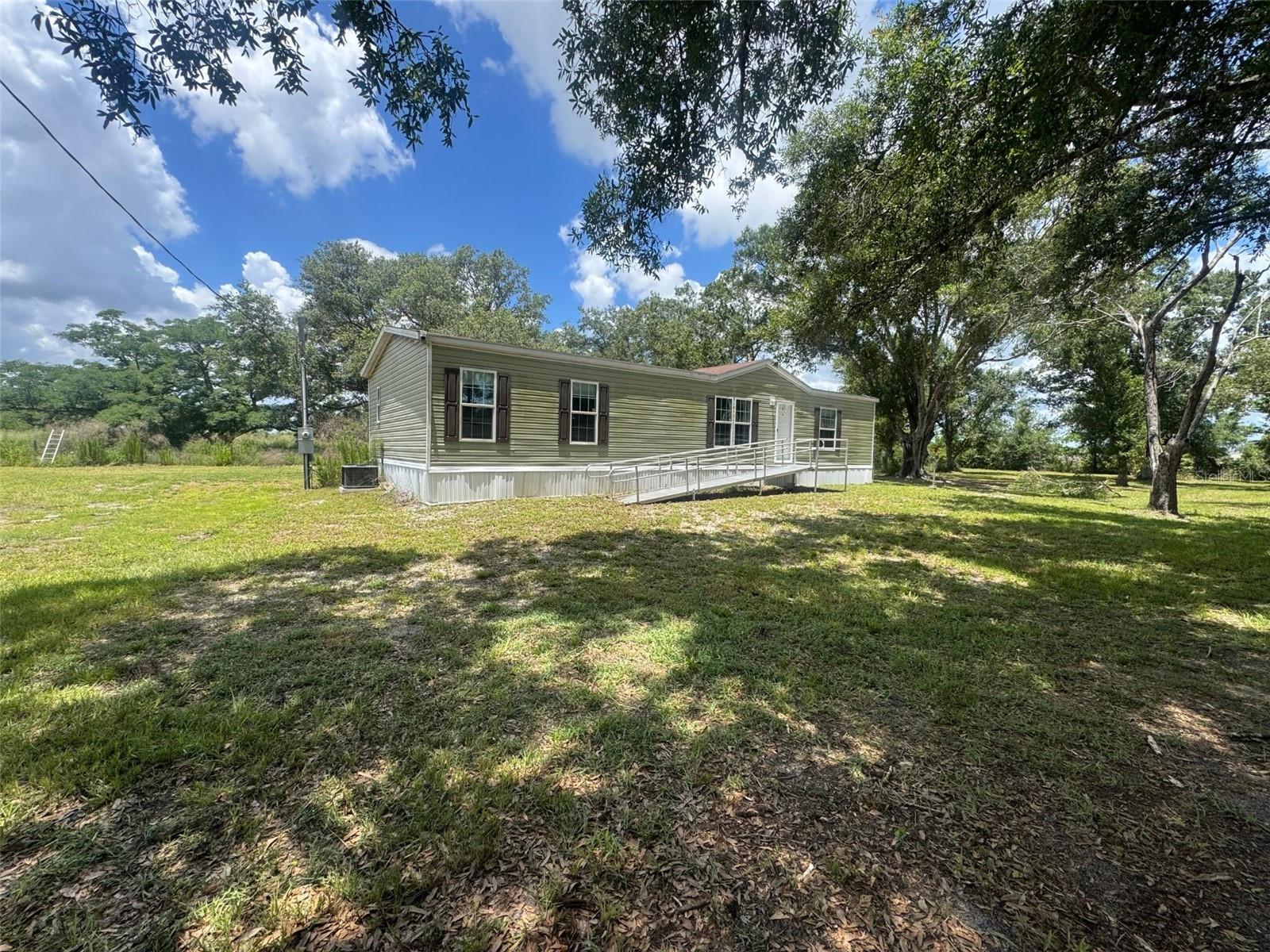 9827 Se Hoth Rd Property Photo 3