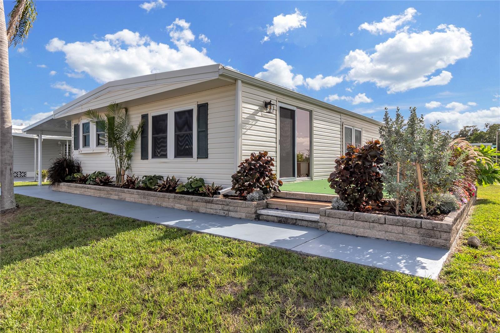 1535 45TH AVENUE DR E Property Photo 1