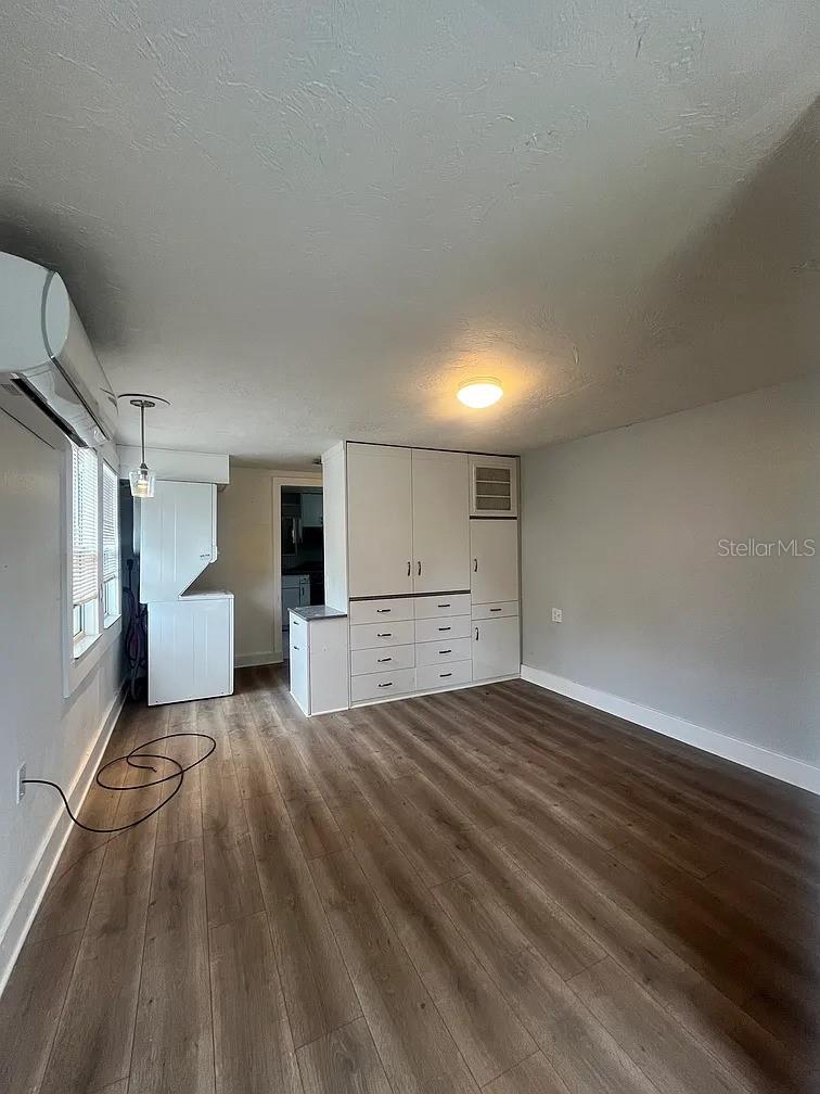 1713 29th St W Property Photo 4
