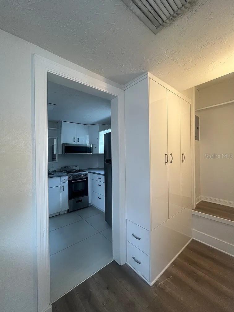 1713 29th St W Property Photo 6