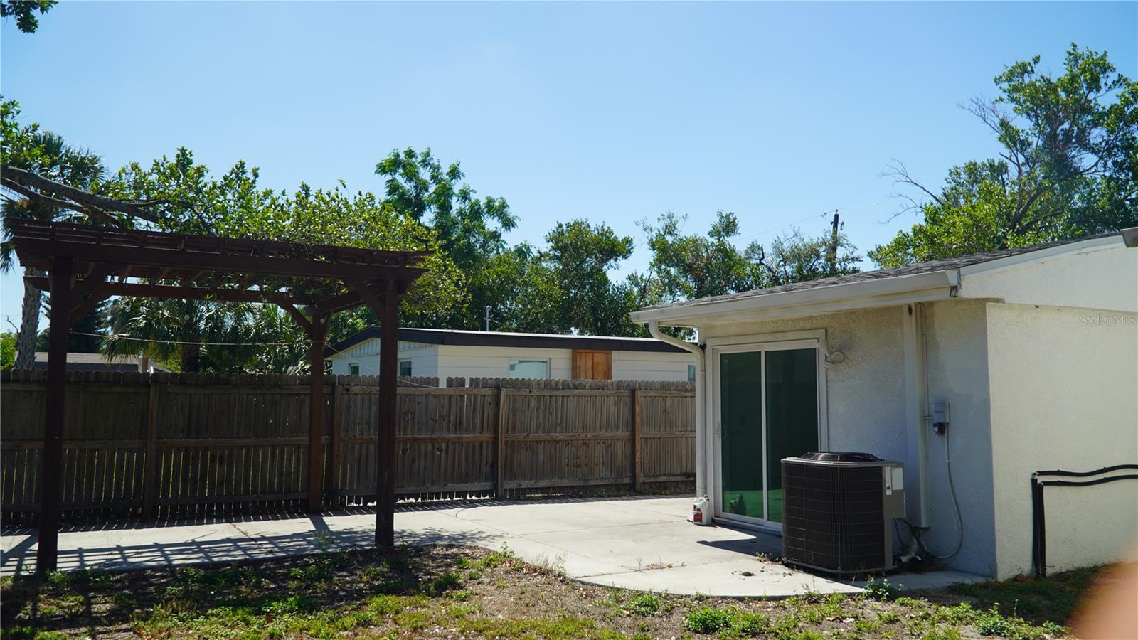 4111 W Montgomery Ter Property Photo 3