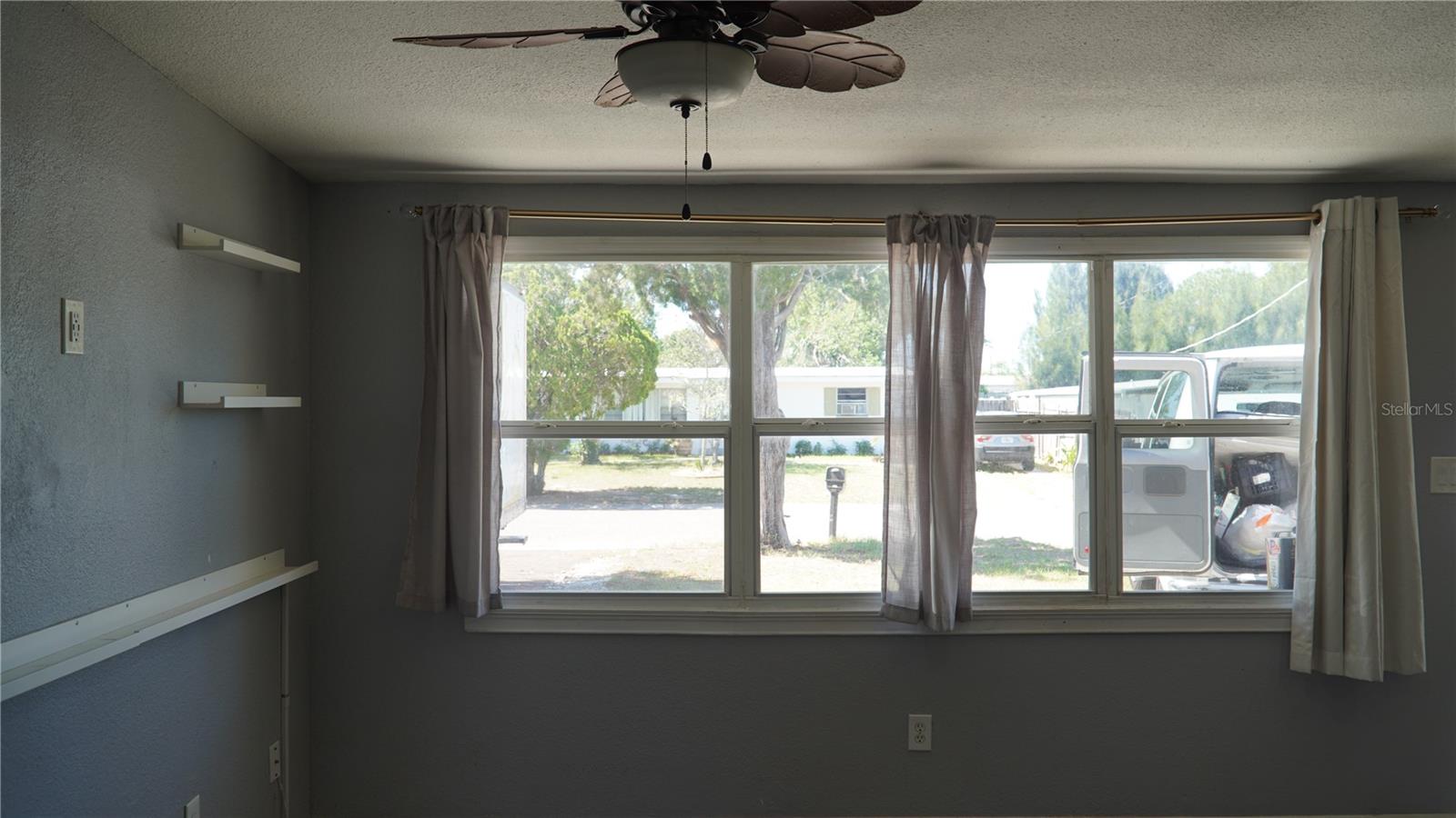 4111 W Montgomery Ter Property Photo 6