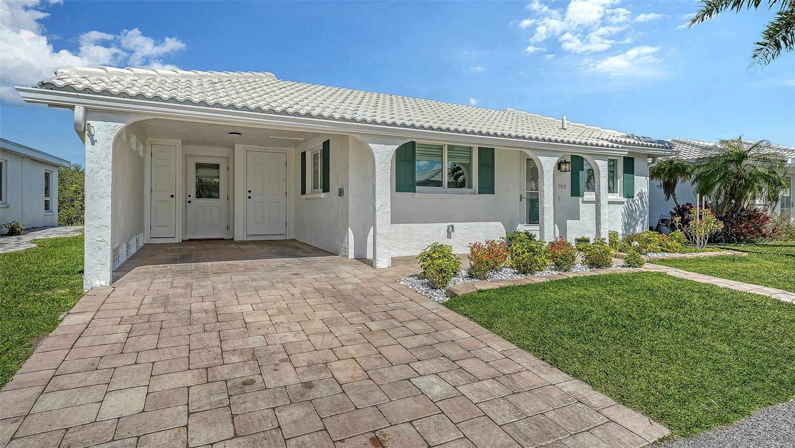 909 Spanish Dr N Property Photo 6