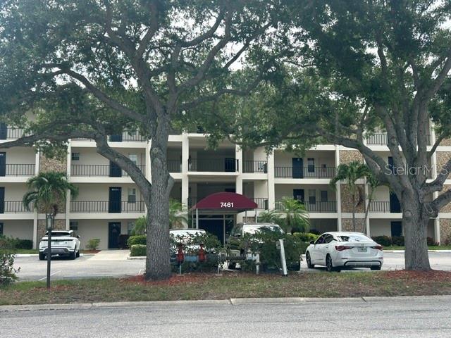 7461 W COUNTRY CLUB DR N #402 Property Photo 1