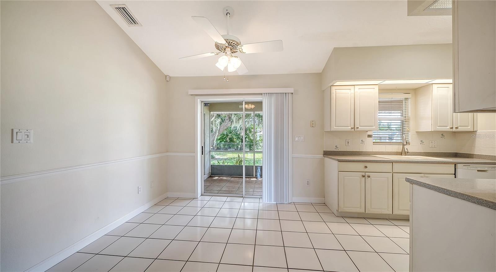 3826 Beeber St Property Photo 9