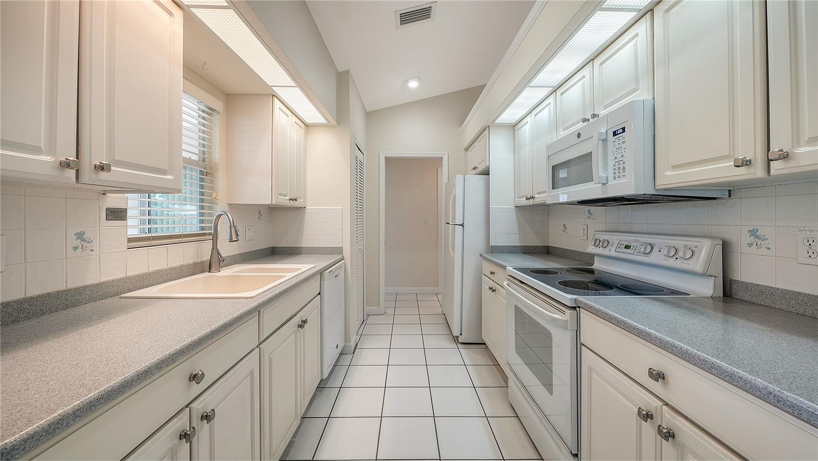 3826 Beeber St Property Photo 11