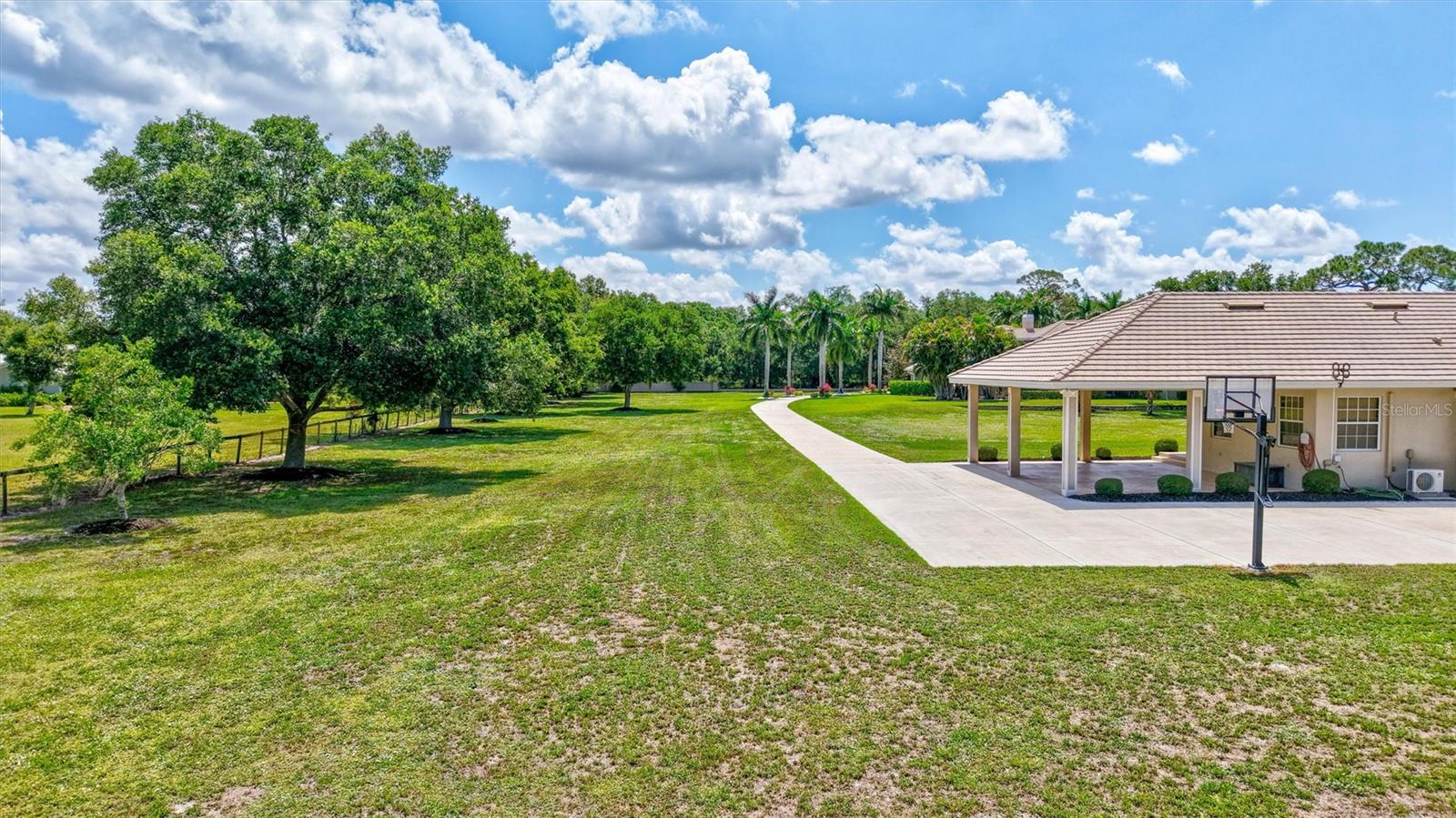 1045 Fox Creek Dr Property Photo 20