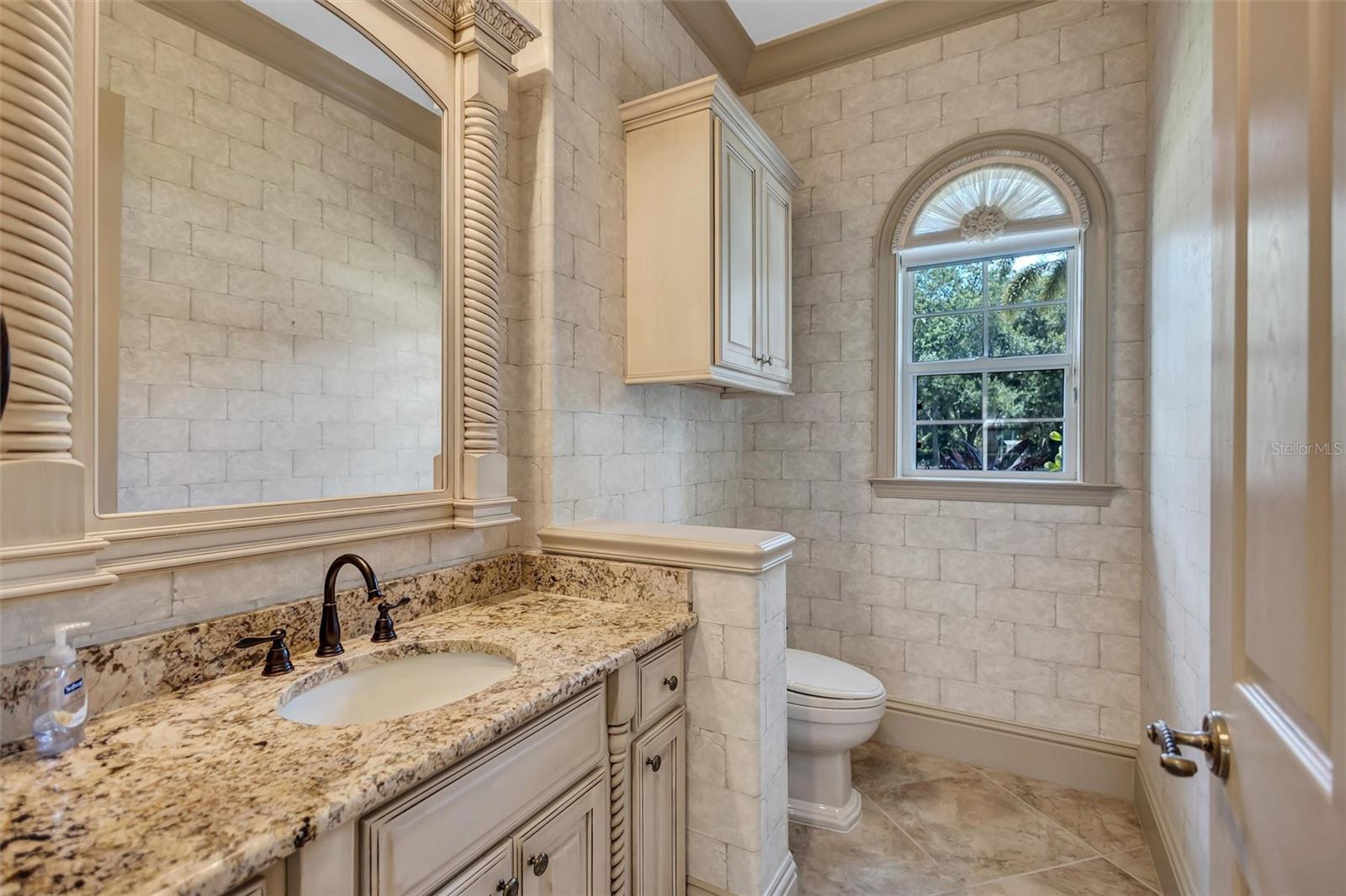 1045 Fox Creek Dr Property Photo 35