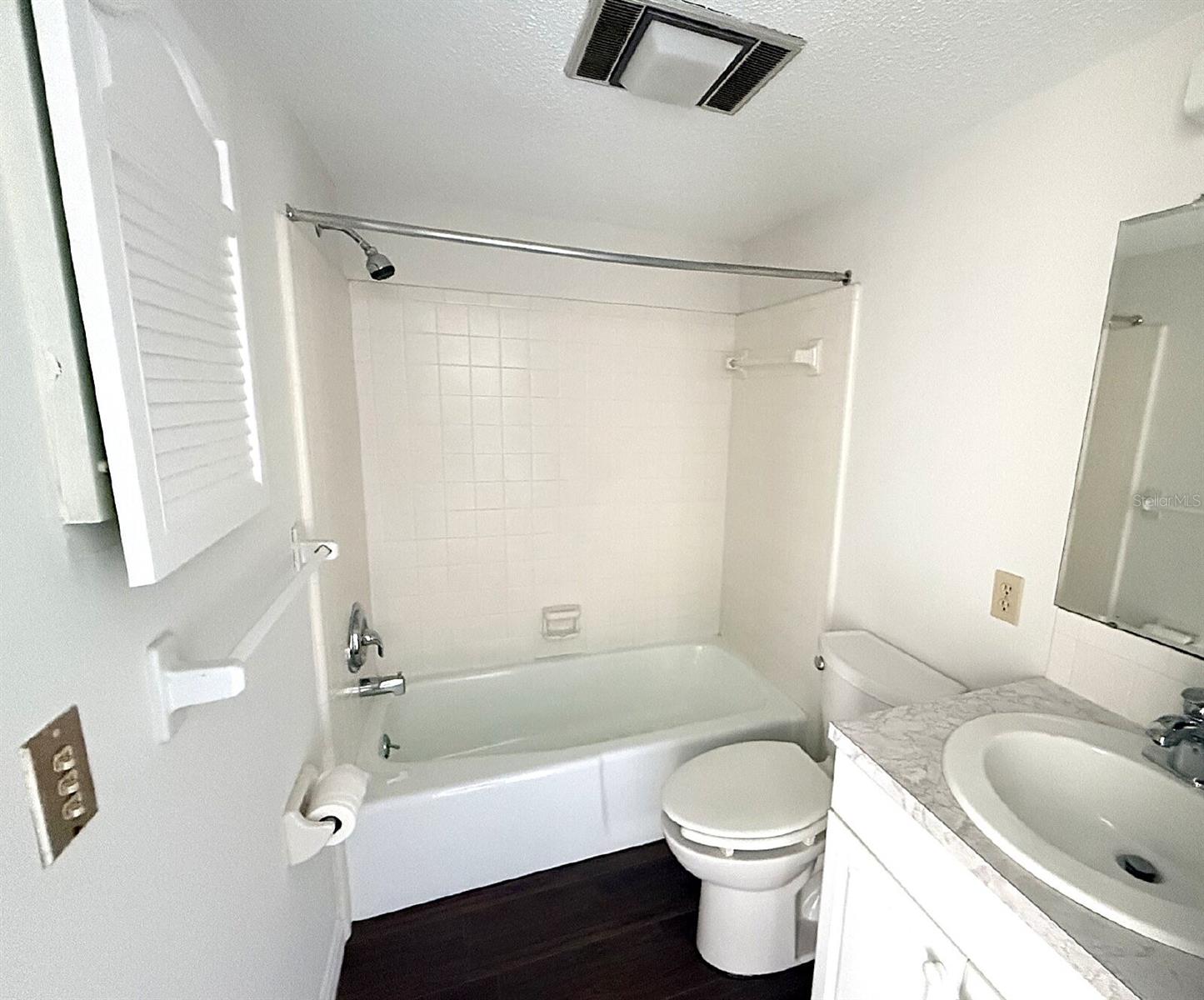 2 Quails Run Blvd #8 Property Photo 6