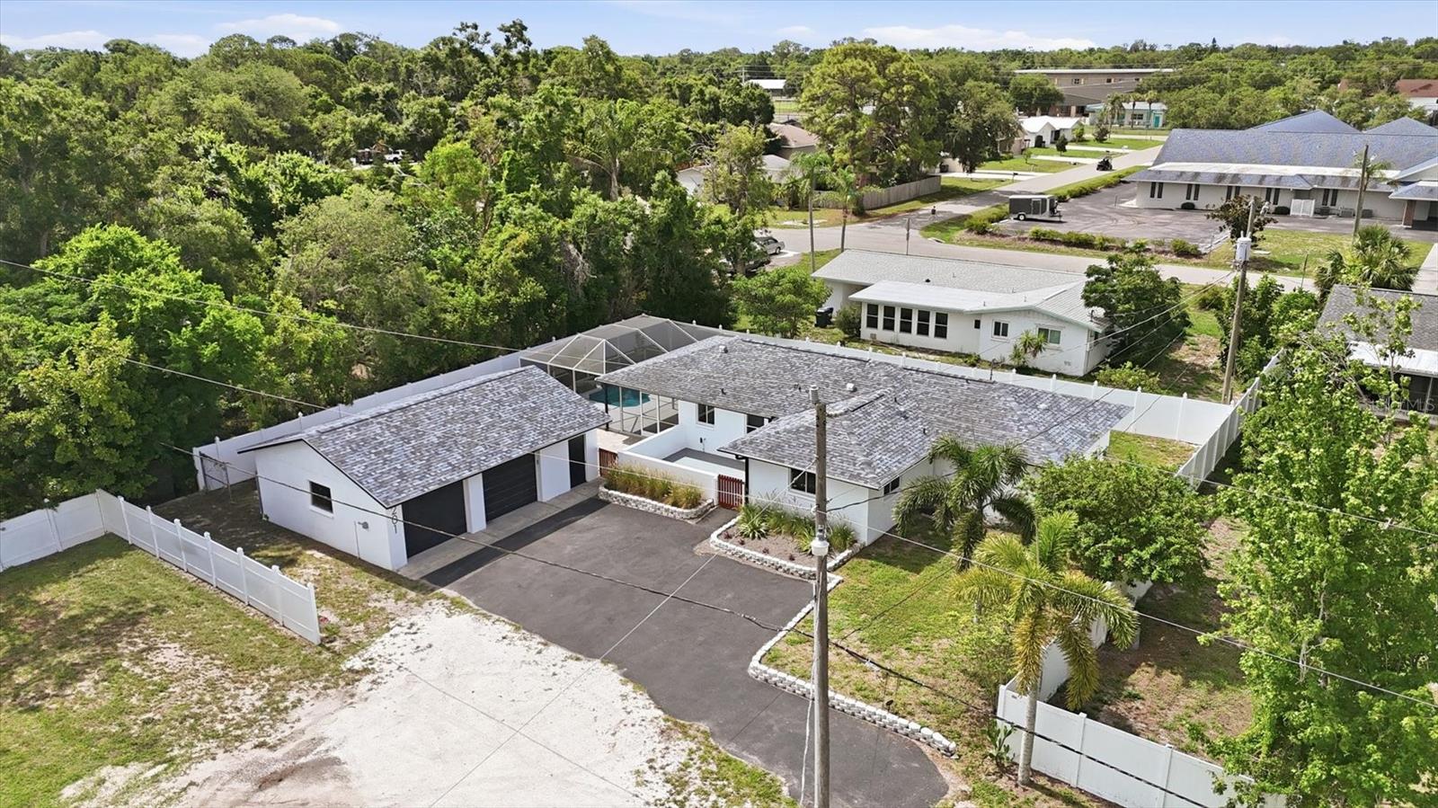 201 Honore Ave Property Photo 1