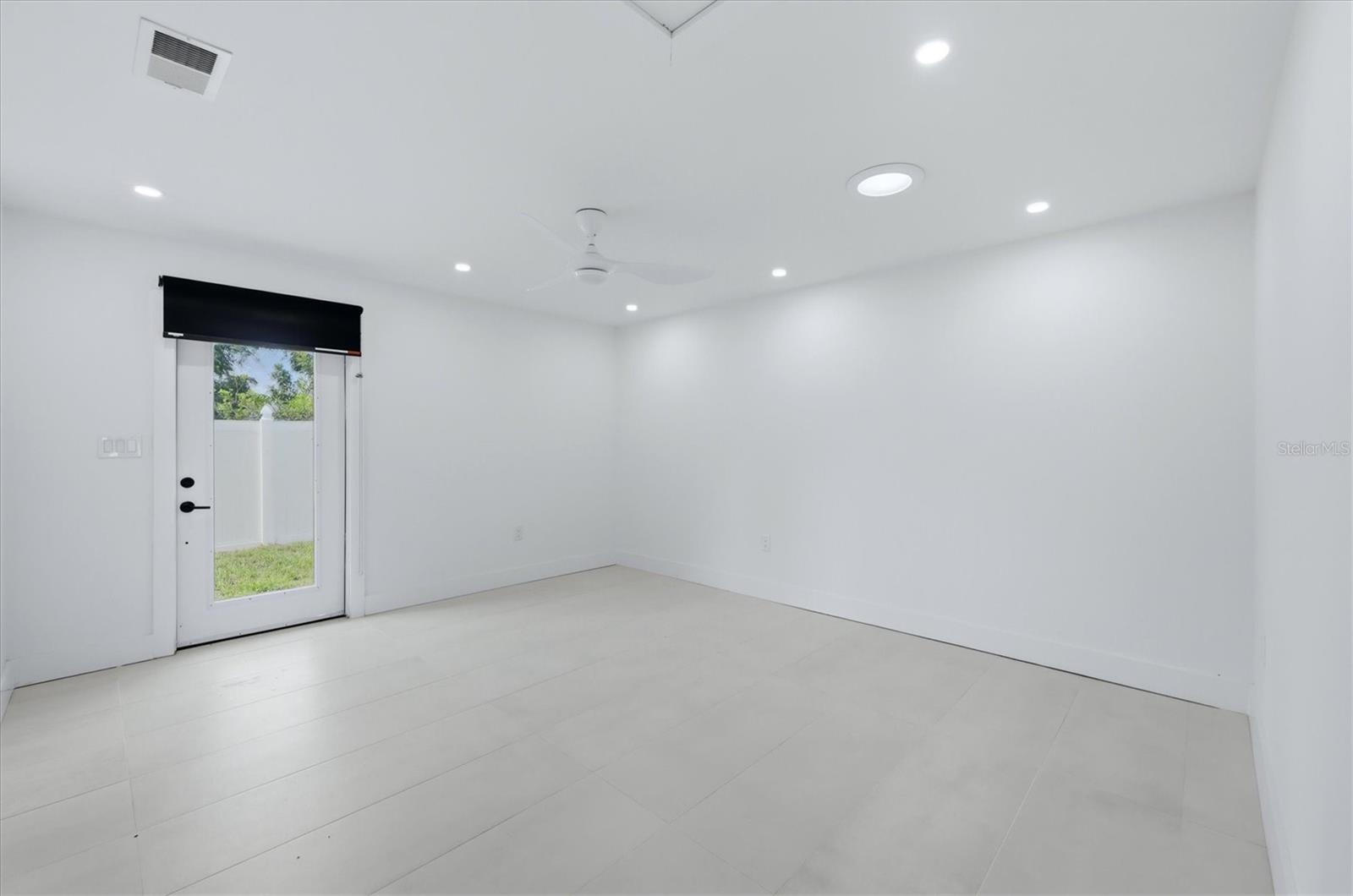 201 Honore Ave Property Photo 10