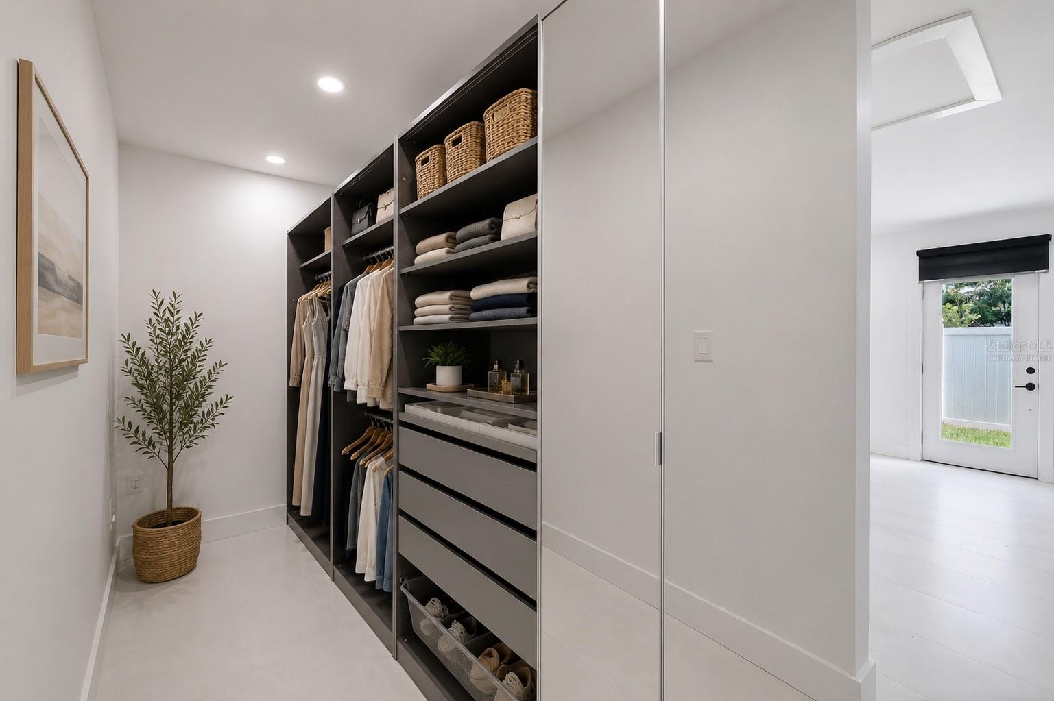 201 Honore Ave Property Photo 11