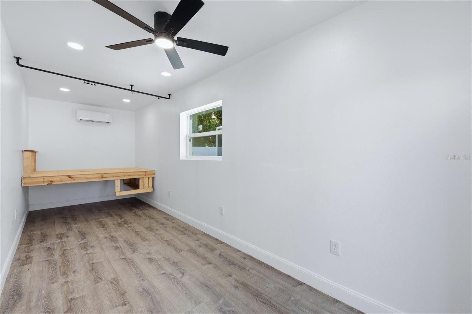 201 Honore Ave Property Photo 19