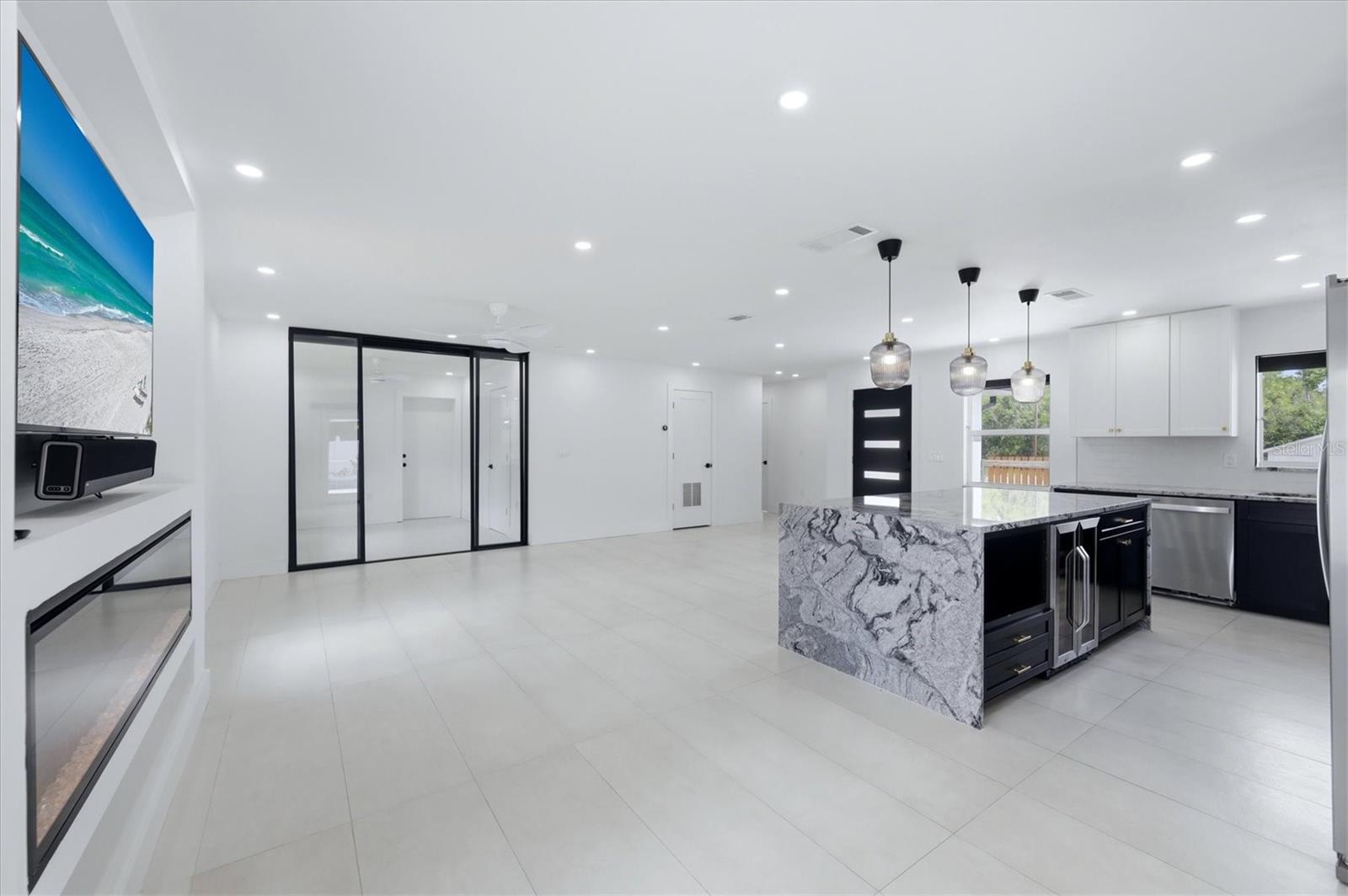 201 Honore Ave Property Photo 25