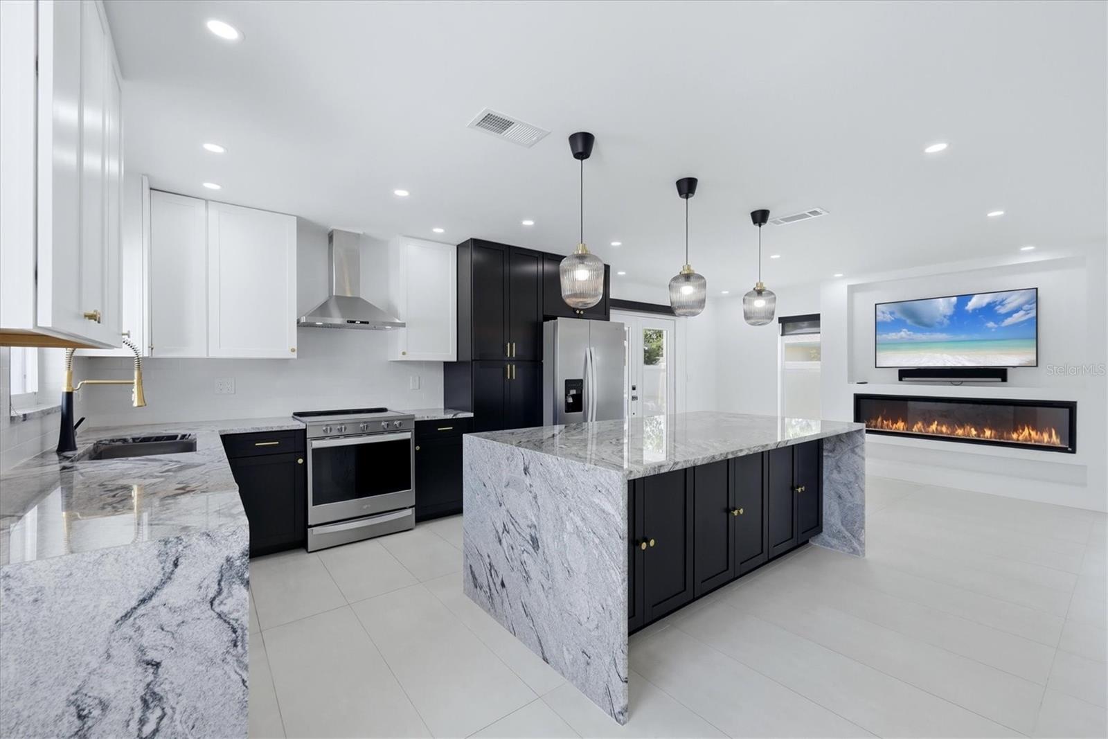 201 Honore Ave Property Photo 27