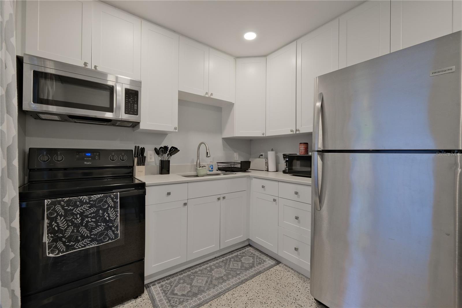 993 Gary St #a & B Property Photo 13