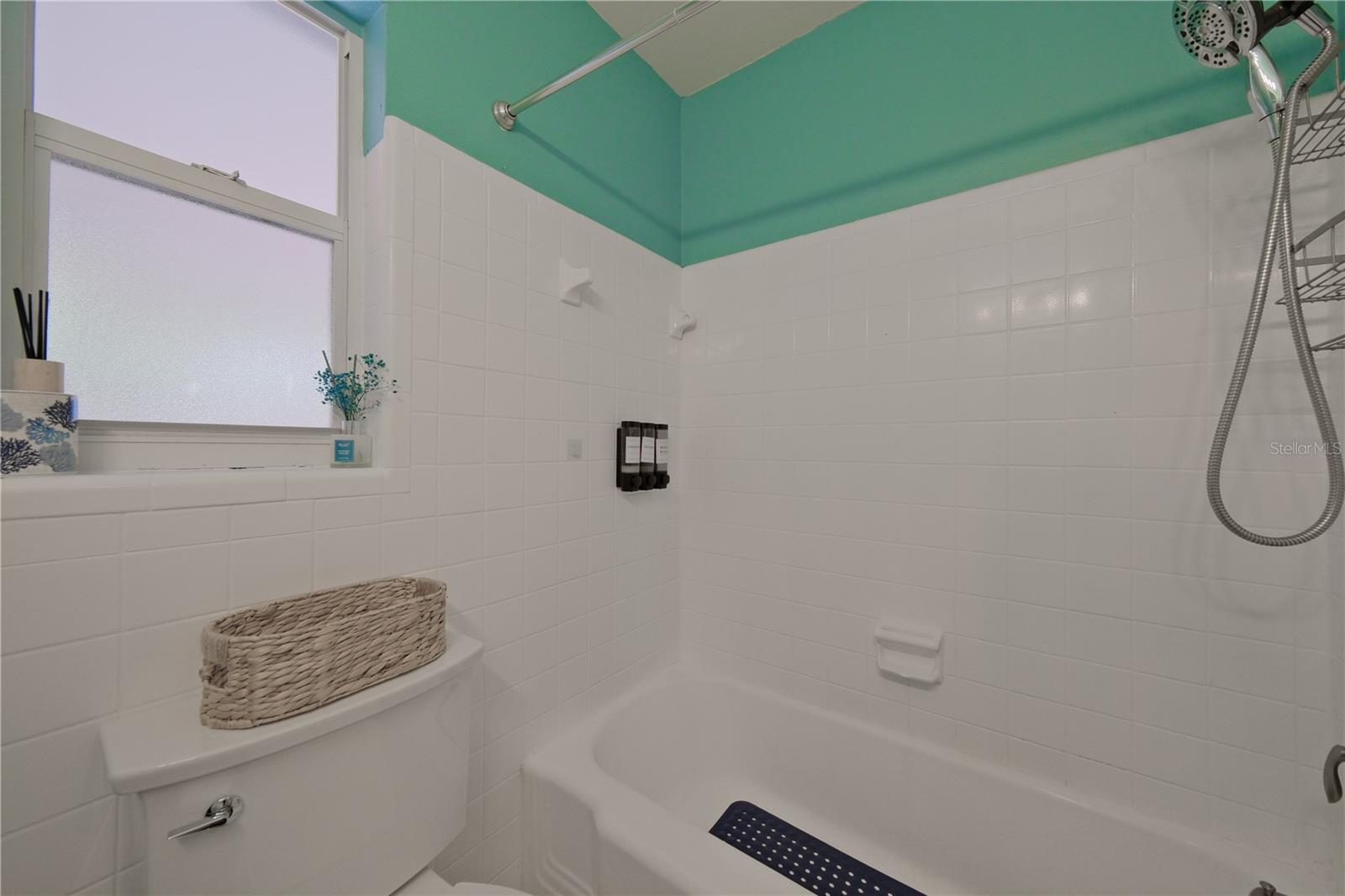 993 Gary St #a & B Property Photo 23