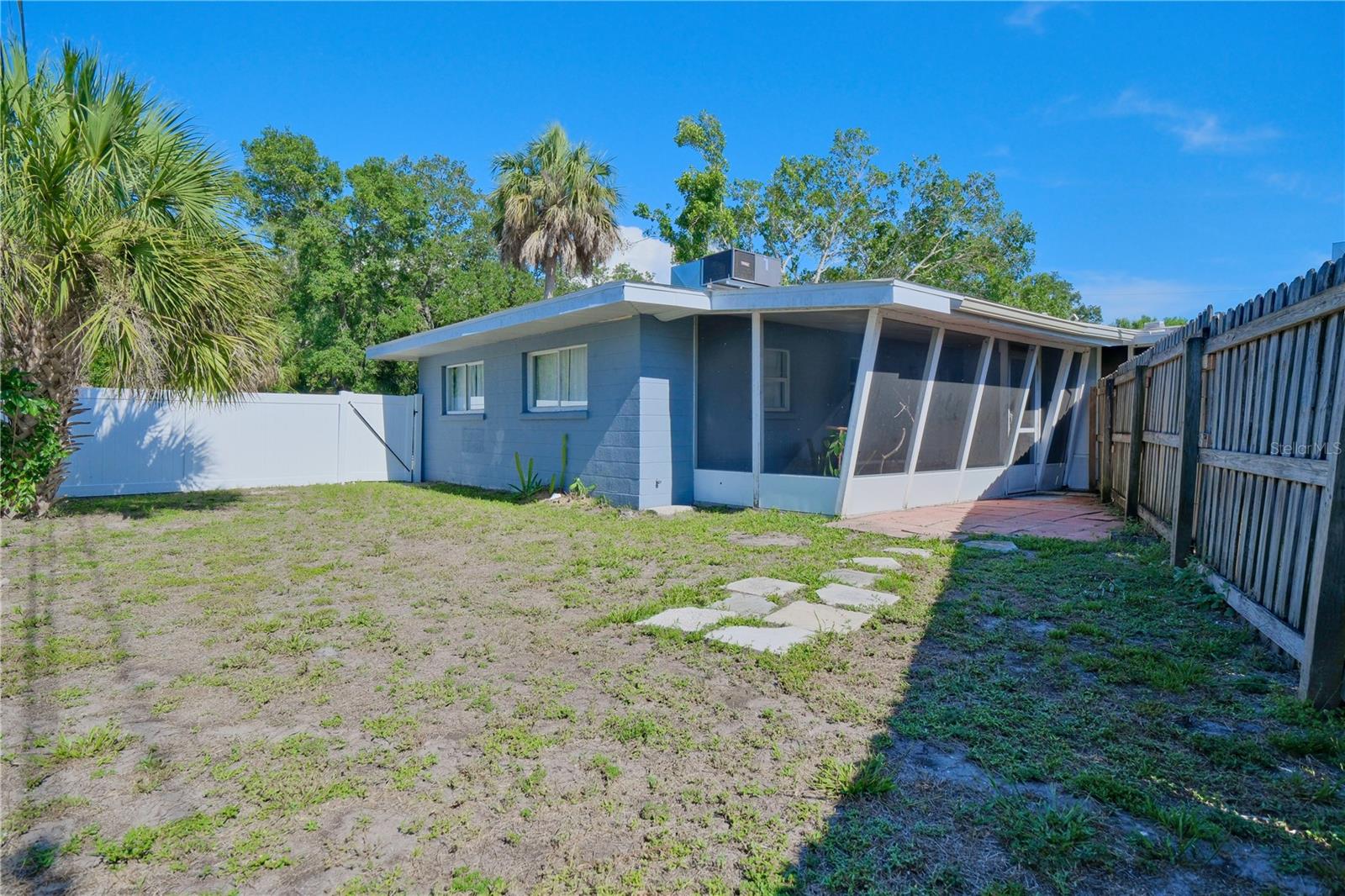993 Gary St #a & B Property Photo 28